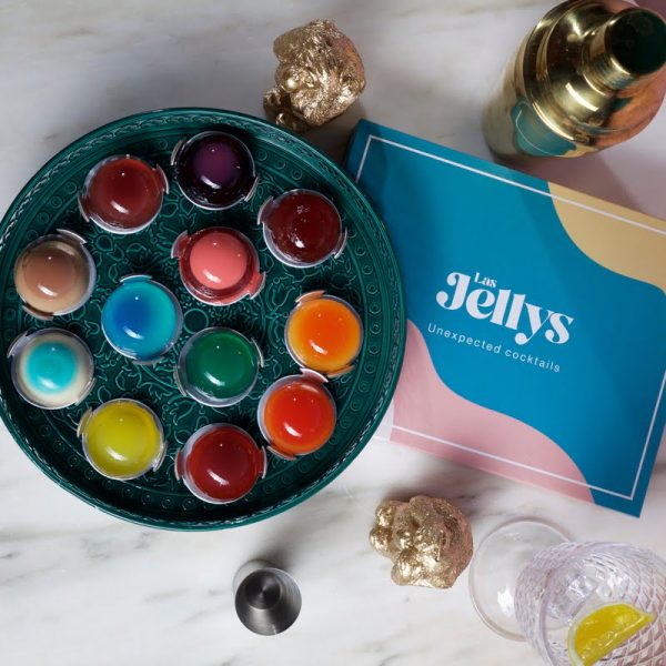imagen mesa con bandeja de jellys